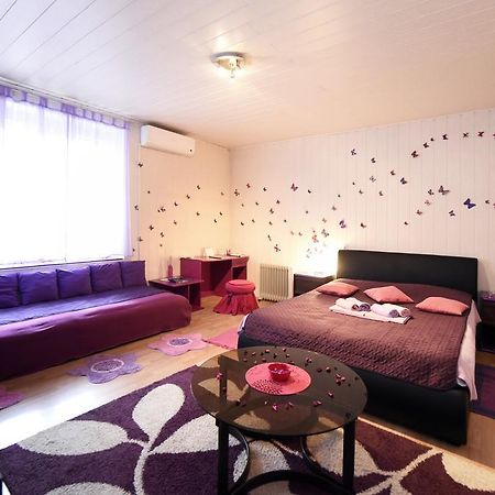 Apartment Orange Purple Blue Zagreb Exterior photo