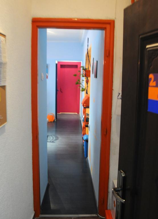 Apartment Orange Purple Blue Zagreb Room photo